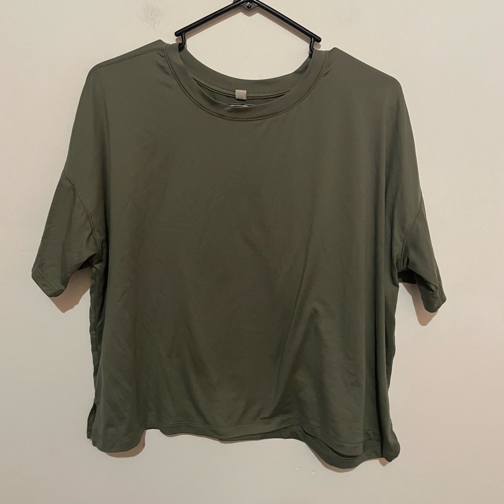 Olive green super‎ soft crop tshirt
